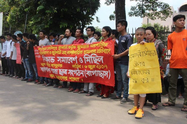আদিবাসীদের ওপর নির্যাতন বন্ধের দাবিতে বাংলাদেশ গারো ছাত্র সংগঠন রাজধানীর শাহবাগে বিক্ষোভ সমাবেশ করে। আদিবাসীদের ওপর নির্যাতন বন্ধের দাবিতে বাংলাদেশ গারো ছাত্র সংগঠন রাজধানীর শাহবাগে বিক্ষোভ সমাবেশ করে।