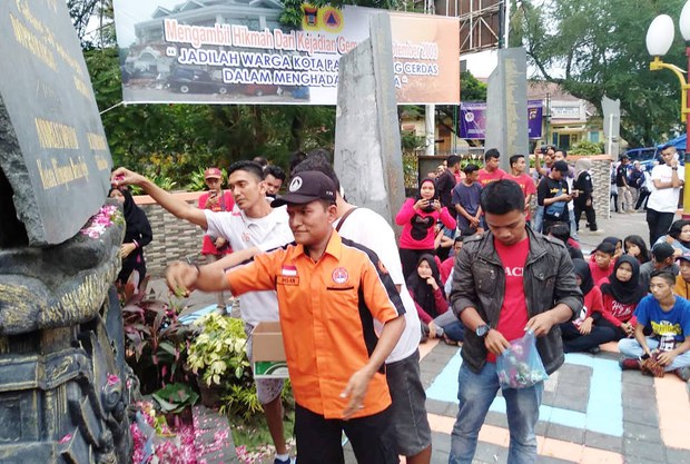 181001_ID_GempaPadang_1000.jpg 181001_ID_GempaPadang_1000.jpg