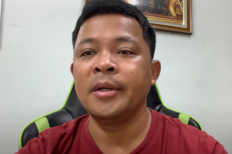 Blogger Vietnam Duong Van Thai baru-baru ini dijatuhi hukuman 12 tahun penjara dan tiga tahun masa percobaan karena menerbitkan propaganda anti-pemerintah secara daring. [Tangkapan layar dari video YouTube]