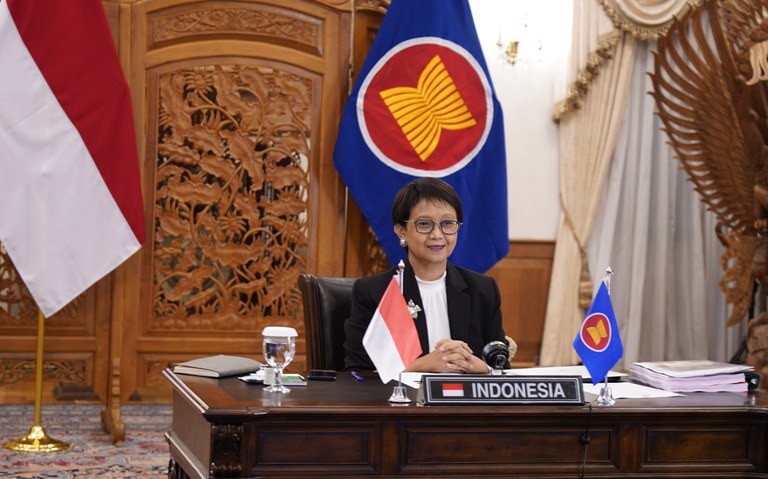 Menteri Luar Negeri Indonesia Retno Marsudi saat menghadiri Pertemuan Menteri ASEAN secara virtual dari Washington DC, Amerika, Senin, 2 Agustus 2021. [Kementerian Luar Negeri RI via AP]