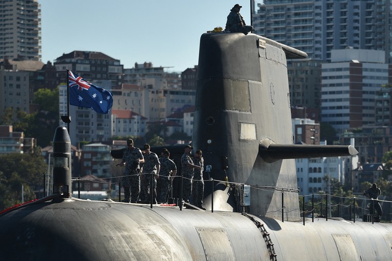 Kapal Angkatan Laut Australia HMAS Waller (SSG 75), kapal selam diesel-listrik kelas Collins, terlihat di Pelabuhan Sydney pada 2 November 2016. [AFP]