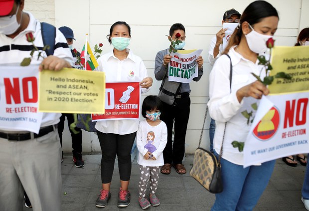 ASEAN Dikritik Tidak Tegas Terhadap Myanmar ASEAN Dikritik Tidak Tegas Terhadap Myanmar