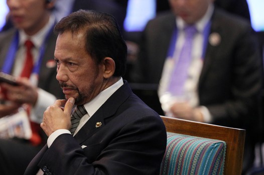 Sultan Brunei Hassanal Bolkiah menghadiri sesi pembukaan KTT ASEAN ke-31 di Manila, 13 November 2017. Minggu ini, Brunei akan menjadi tuan rumah KTT ASEAN yang akan dilaksanakan virtual. [Reuters]