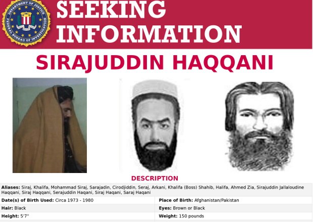 Sebuah poster yang dikeluarkan oleh Biro Investigasi Federal AS untuk Sirajuddin Haqqani, yang merupakan penjabat menteri dalam negeri Afghanistan yang baru diangkat di bawah kekuasaan Taliban. [Handout FBI via Reuters]