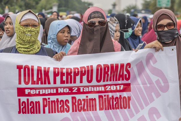 191112_ID_Civilservant-radicalism_1000.jpg 191112_ID_Civilservant-radicalism_1000.jpg