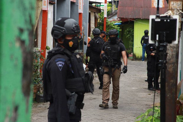 Polisi Tembak Mati Terduga Militan Terkait Bom di Gereja Makassar Polisi Tembak Mati Terduga Militan Terkait Bom di Gereja Makassar