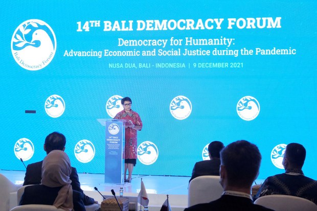 China Kritik AS Masih Punya Mentalitas Perang Dingin China Kritik AS Masih Punya Mentalitas Perang Dingin