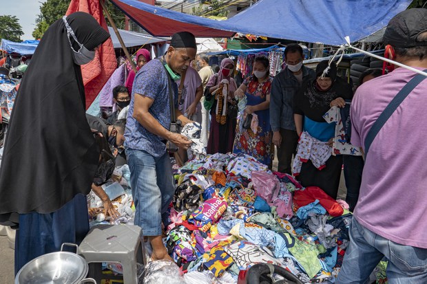 Angka COVID-19 Harian Indonesia Tembus Rekor dengan 8.369 Kasus Angka COVID-19 Harian Indonesia Tembus Rekor dengan 8.369 Kasus