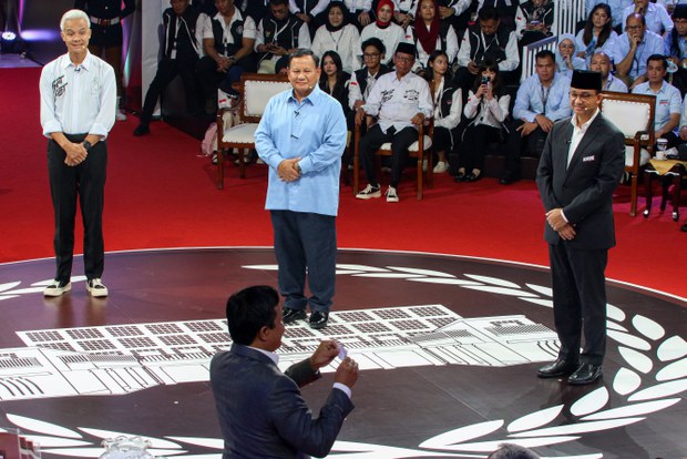 Saling serang dan sindir warnai debat perdana capres 2024