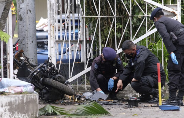 Densus 88 Tangkap Lagi 6 Orang Terkait Bom Makassar Densus 88 Tangkap Lagi 6 Orang Terkait Bom Makassar