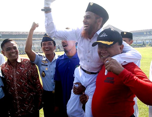 150626_ID_YENNY_PARAMITA_UMAR_PATEK_VG1.jpg 150626_ID_YENNY_PARAMITA_UMAR_PATEK_VG1.jpg