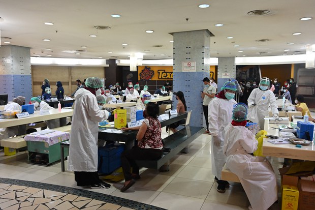 Dikecam, Kebijakan Ijinkan Pengusaha Beli Vaksin Pemerintah