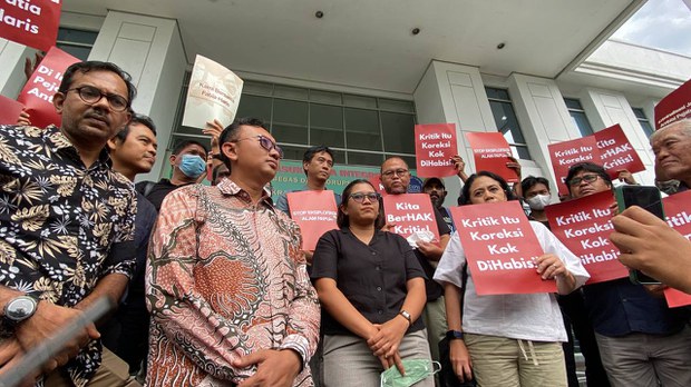 2 Aktivis HAM diadili kasus pencemaran nama Menko Luhut Pandjaitan 2 Aktivis HAM diadili kasus pencemaran nama Menko Luhut Pandjaitan