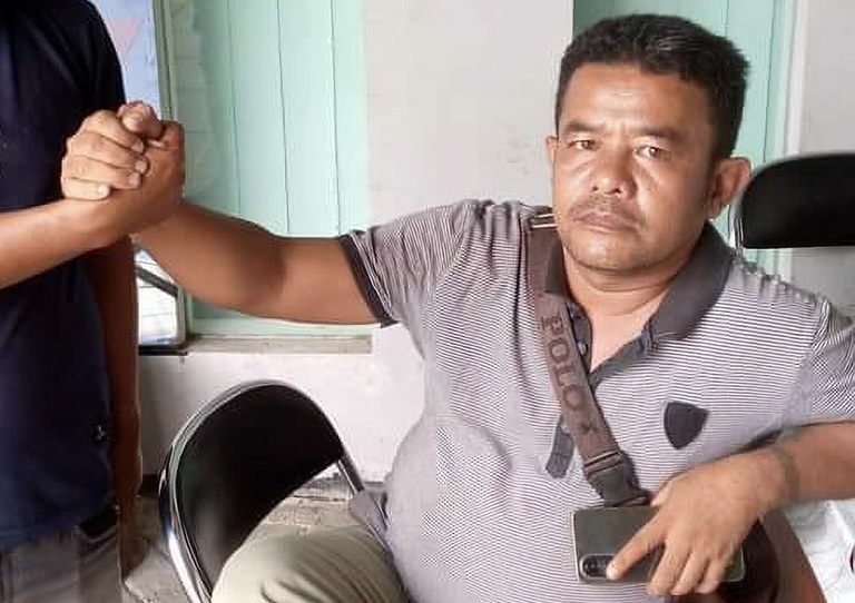 Jurnalis Rico Sempurna Pasaribu dalam foto tanpa tanggal yang diambil dari laman Facebook pribadinya. Rico, istrinya, seorang anaknya dan seorang cucunya tewas di dalam rumahnya yang dibakar di Kabupaten Karo, Sumatra Utara, pada 27 Juni 2024. [FB Sempurna Pasaribu]