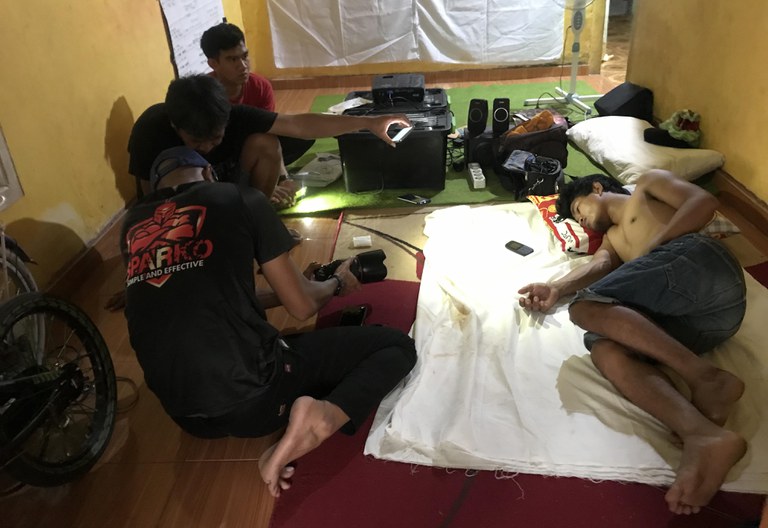 Proses pengambilan gambar terakhir film Kurir di Rumah Katu di Mepanga, Poso, Sulawesi Tengah, 22 Juni 2022. [Keisyah Aprilia/BenarNews]