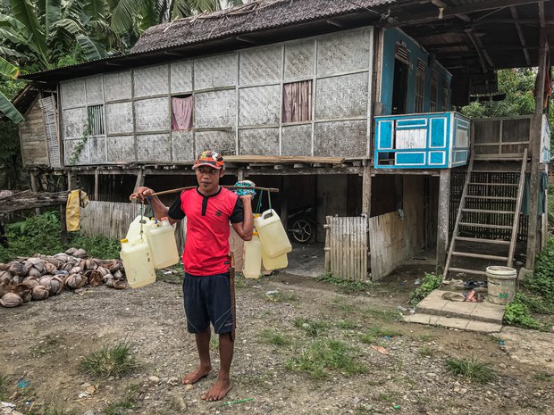 Berjalan kiloan meter demi “air kehidupan” di Desa Renggeang