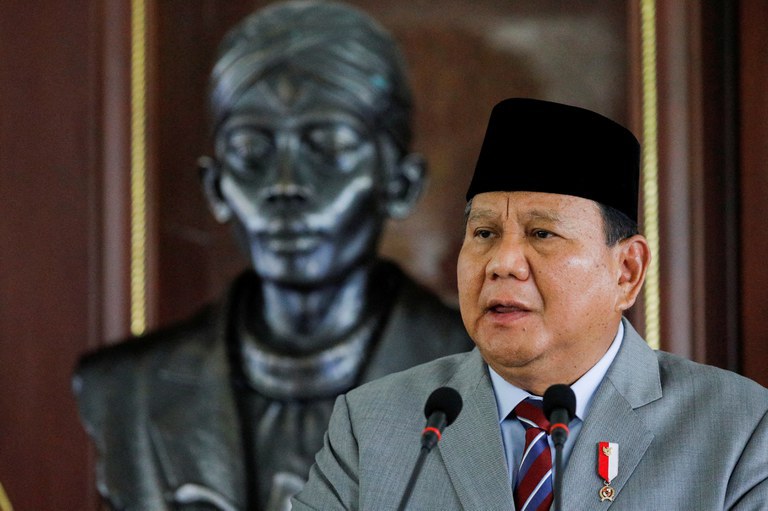 Menteri Pertahanan Indonesia Prabowo Subianto berbicara dalam konferensi pers di Jakarta, 21 November 2022. [Willy Kurniawan/Pool/Reuters]