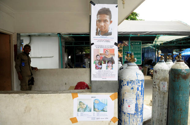 Foto anak yang dilaporkan hilang ditempel di pusat keramaian Kota Palu, Sulawesi Tengah, 16 Oktober 2018. (Keisyah Aprilia/BeritaBenar)