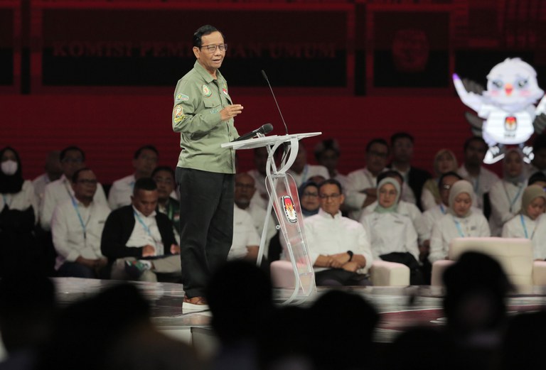 Calon wakil presiden Mohammad Mahfud MD, yang saat ini menjabat sebagai Menteri Koordinator Bidang Politik, Hukum, dan Keamanan menyampaikan pernyataannya pada debat cawapres kedua, Jakarta, 21 Januari 2024. [ Eko Siswono Toyudho/BenarNews]
