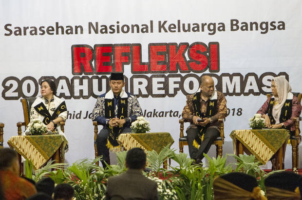 Anak-anak mantan presiden Indonesia (dari kiri ke kanan) Puan Maharani, Agus Harimurti Yudhoyono, Ilham Akbar Habibie dan Yenny Wahid saat jadi pembicara pada Sarasehan Nasional Keluarga Bangsa “Refleksi 20 Tahun Reformasi” di Jakarta, 21 Mei 2018. (Afriadi Hikmal/ Berita Benar)