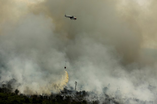 Pemerintah buat hujan buatan untuk padamkan kebakaran hutan di Sumatra Pemerintah buat hujan buatan untuk padamkan kebakaran hutan di Sumatra