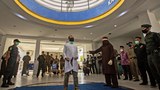 Langgar Hukum Syariah, Pasangan Gay dan 4 Orang Lainnya Dicambuk