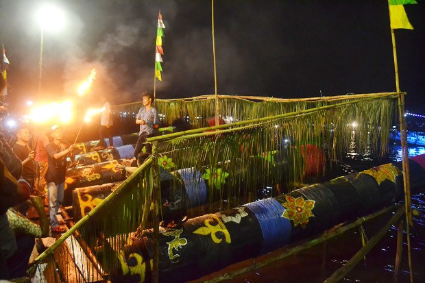 170628-indo-ramadan-cannon-eid-620.jpg