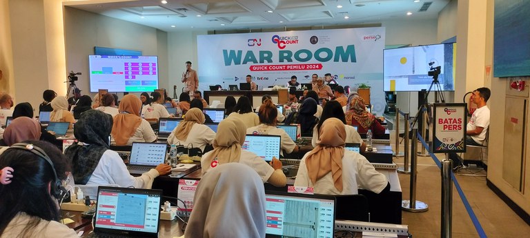 Suasana ruang data Quick Count Pemilu 2024 yang dilakukan oleh Centre for Strategic and International Studies (CSIS) dan Cyrus Network di kantor CSIS Jakarta pada Rabu, 14 Februari 2024. (Tria Dianti/BenarNews)