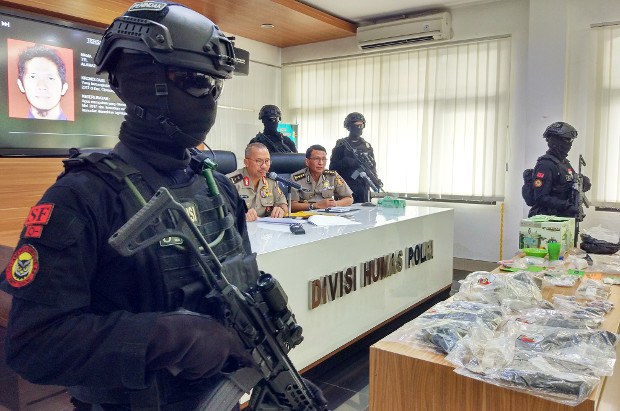 170705-indonesia-POLICE-620.jpg 170705-indonesia-POLICE-620.jpg