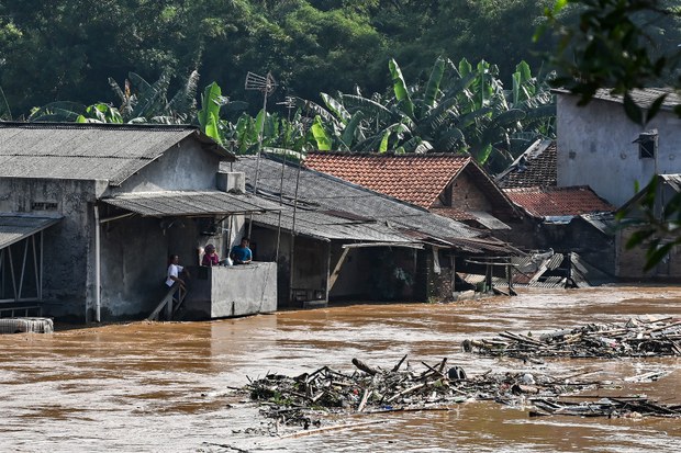 190426_ID_Jkt_flood_1000.jpg