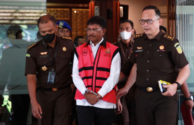 Didakwa korupsi Rp17 miliar, eks menteri Johnny Plate terancam 20 tahun penjara Didakwa korupsi Rp17 miliar, eks menteri Johnny Plate terancam 20 tahun penjara