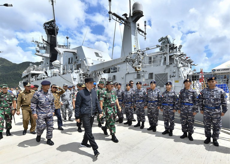 Presiden Joko Widodo berkunjung ke pangkalan militer di Kepulauan Natuna, yang berbatasan dengan Laut China Selatan pada 8 Januari 2020. (Istana Kepresidenan Indonesia melalui AFP)