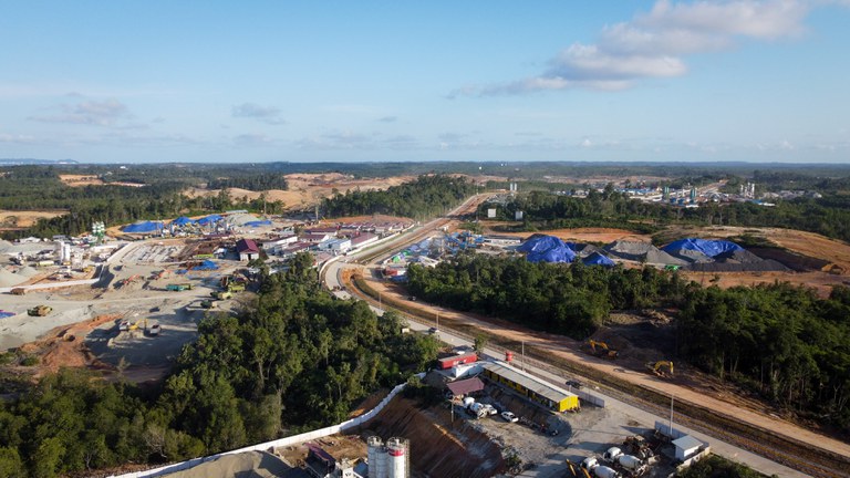 Pembangunan jalan tol Ibu Kota Negara (IKN) Nusantara di Penajam Paser Utara, Kalimantan Timur, pada 28 Juli 2024 [Muhibar Sobary Ardan/BenarNews]