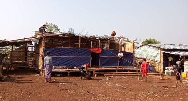 Kamp pengungsi di kotapraja Hsihseng, Myanmar, yang hancur oleh angin kencang pada 25 April 2023. [Jurnalis warga]