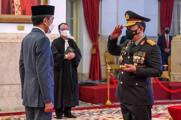 Jokowi Lantik Listyo Sigit Prabowo sebagai Kapolri Baru Jokowi Lantik Listyo Sigit Prabowo sebagai Kapolri Baru