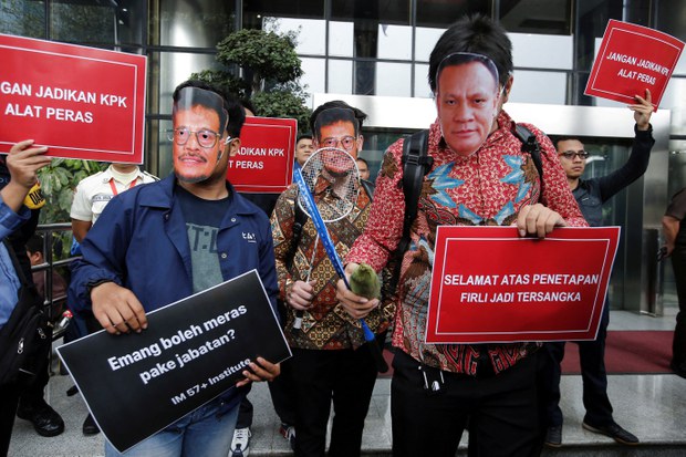 Jokowi lantik Nawawi Pomolango sebagai Ketua KPK gantikan Firli Bahuri yang diduga korupsi Jokowi lantik Nawawi Pomolango sebagai Ketua KPK gantikan Firli Bahuri yang diduga korupsi
