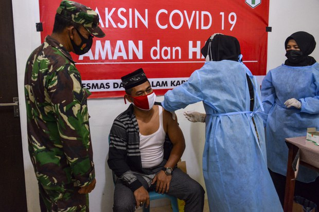 Jokowi Umumkan Pembatasan Ketat COVID-19 untuk Jawa dan Bali