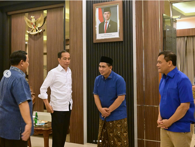 Dari kiri: Presiden Prabowo Subianto, Joko Widodo, calon wakil gubernur Jawa Tengah Taj Yasin Maimoen dan calon gubernur Jawa Tengah Ahmad Luthfi di Solo, 3 November 2024. [via Instagram @luthfiyasinofficial]