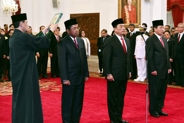Prosesi pengambilan sumpah Idrus Marham, Moeldoko, dan Agum Gumelar di Istana Negara, Jakarta, 17 Januari 2018. (Dok. Biro Pers Istana)