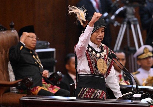 Jokowi serukan persatuan, dorong Indonesia masuk 5 besar ekonomi dunia Jokowi serukan persatuan, dorong Indonesia masuk 5 besar ekonomi dunia