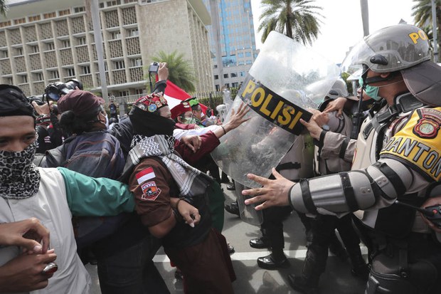 Kapolri Baru Janji Tindak Lanjuti Rekomendasi Komnas HAM Kasus Tewasnya Laskar FPI Kapolri Baru Janji Tindak Lanjuti Rekomendasi Komnas HAM Kasus Tewasnya Laskar FPI
