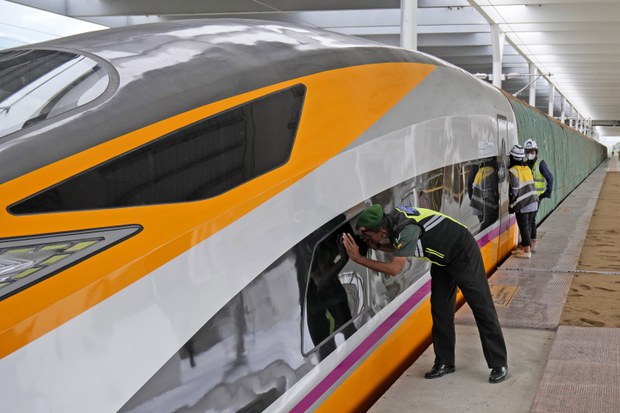 Konsorsium Kereta Cepat Indonesia-China minta perpanjangan konsesi jadi 80 tahun Konsorsium Kereta Cepat Indonesia-China minta perpanjangan konsesi jadi 80 tahun