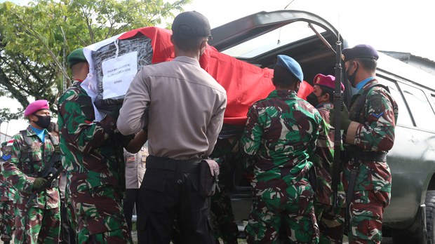 Aparat Keamanan Masih Buru Pembunuh Prajurit TNI dan Istrinya di Papua Aparat Keamanan Masih Buru Pembunuh Prajurit TNI dan Istrinya di Papua