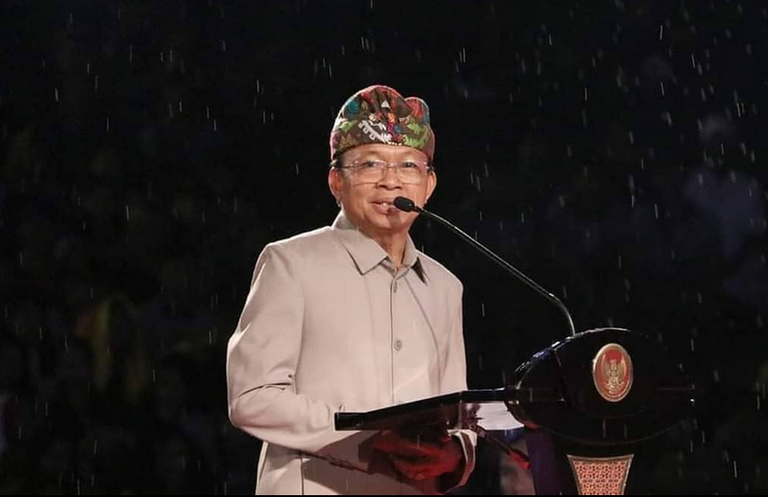 Gubernur Bali I Wayan Koster dalam sebuah kegiatan seperti terlihat diunggah dalam instagramnya pada 23 Maret 2019. [Instagram @kostergubernurbali]