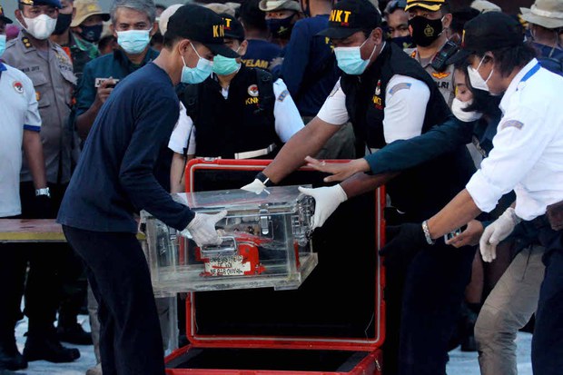 Kotak Hitam Pesawat Sriwijaya Air SJ-182 Ditemukan Kotak Hitam Pesawat Sriwijaya Air SJ-182 Ditemukan