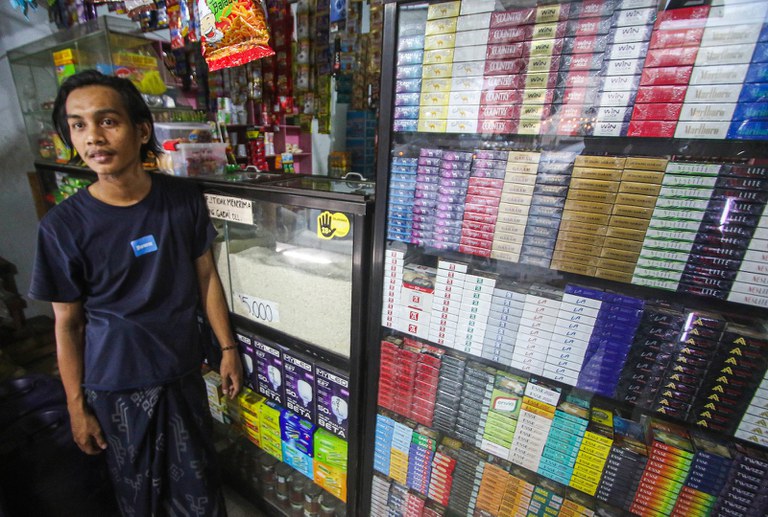 Penjual Rokok 3.jpg Penjual Rokok 3.jpg