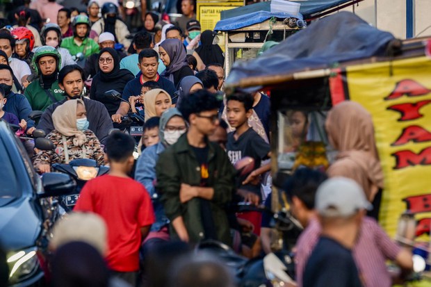 Larangan buka puasa bersama bagi ASN dengan alasan COVID-19 picu kritikan Larangan buka puasa bersama bagi ASN dengan alasan COVID-19 picu kritikan