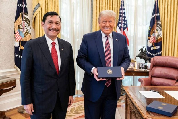 TrumpLuhut4_1000.jpg TrumpLuhut4_1000.jpg