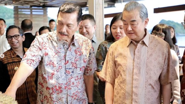 Di Labuan Bajo, Indonesia, China bahas perluasan kereta api cepat hingga ke Surabaya Di Labuan Bajo, Indonesia, China bahas perluasan kereta api cepat hingga ke Surabaya
