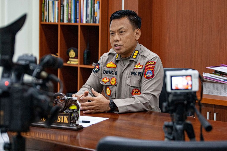 Komisaris Besar Polisi Didik Supranoto, kepala unit hubungan masyarakat Madago Raya, berbicara saat wawancara dengan BenarNews di Palu, Sulawesi Tengah, 21 Februari 2022. [Keisyah Aprilia/BenarNews]
